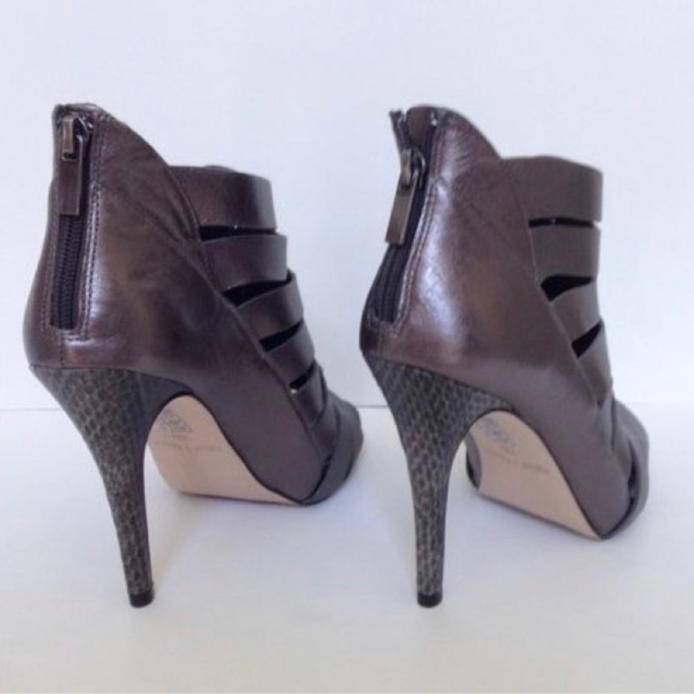 White House Black Market Gunmetal Gray Heels with Studds NWOT - Picture 7 of 7